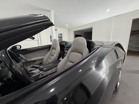 Used 2006 Chevrolet Corvette Convertible RWD image 2