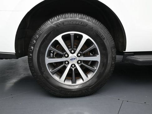 Used 2021 Ford Expedition XLT RWD image 9