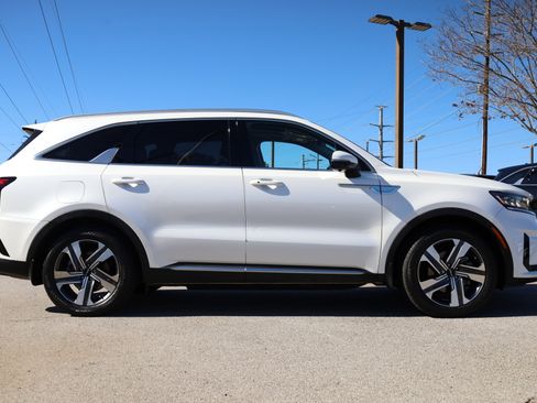 Used 2022 Kia Sorento SX Prestige w/ Panoramic Sunroof Package image 2