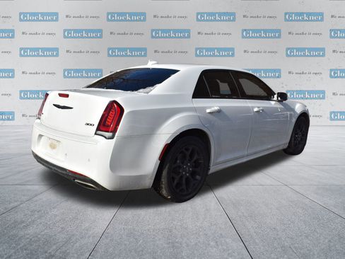 Used 2022 Chrysler 300 Touring L image 6