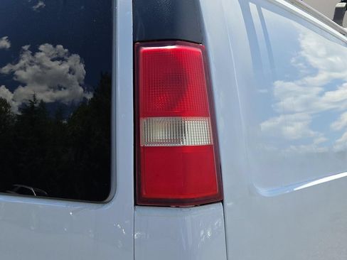 Used 2012 Chevrolet Express 1500 RWD image 15