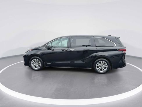 Used 2021 Toyota Sienna XSE image 5