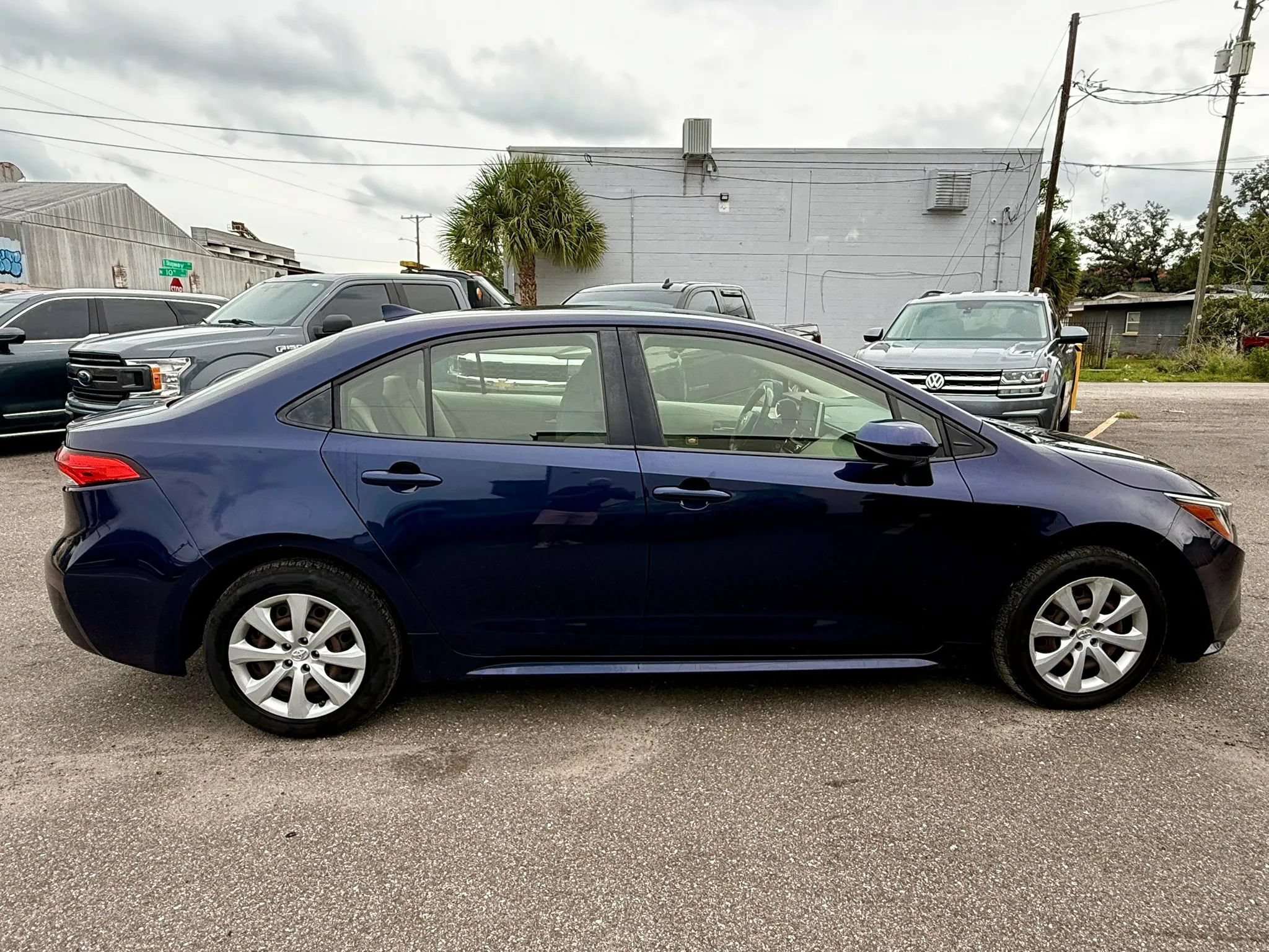 Used 2020 Toyota Corolla LE FWD image 6