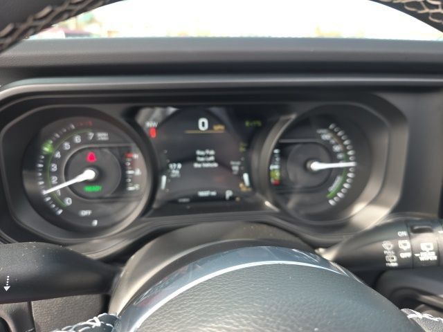 Used 2025 Jeep Wrangler Unlimited Sahara w/ Safety Group AWD/4WD image 25