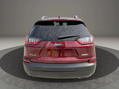 Used 2019 Jeep Cherokee Latitude Plus w/ Cold Weather Group AWD/4WD image 6