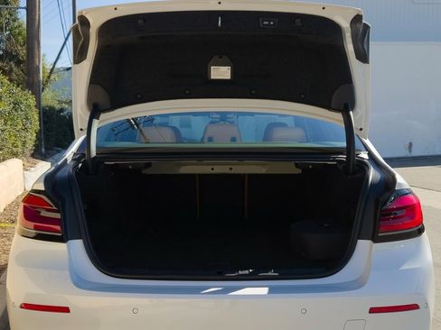 Used 2023 BMW 530e w/ Premium Package image 23