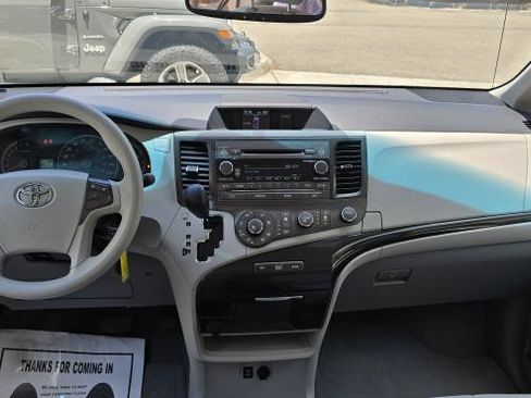 Used 2012 Toyota Sienna LE FWD image 15