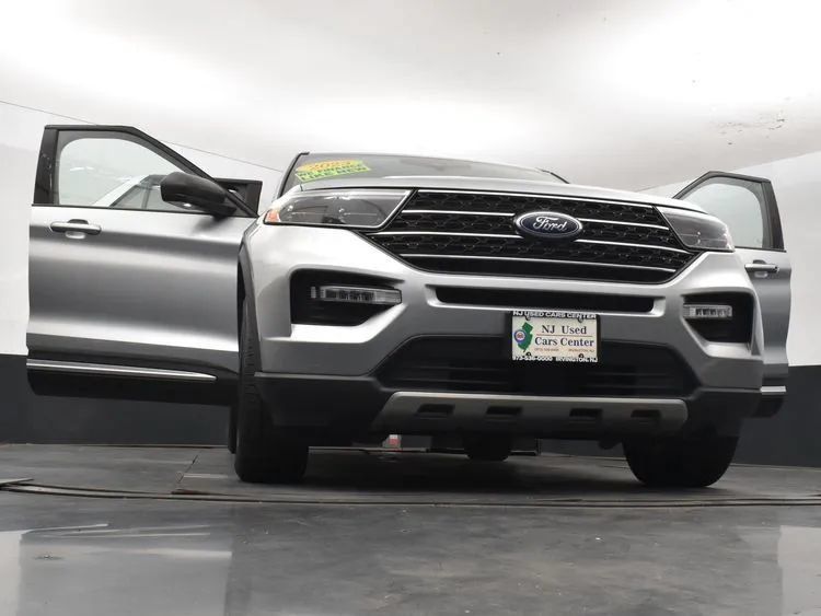 Used 2023 Ford Explorer XLT w/ Equipment Group 202A AWD/4WD image 11