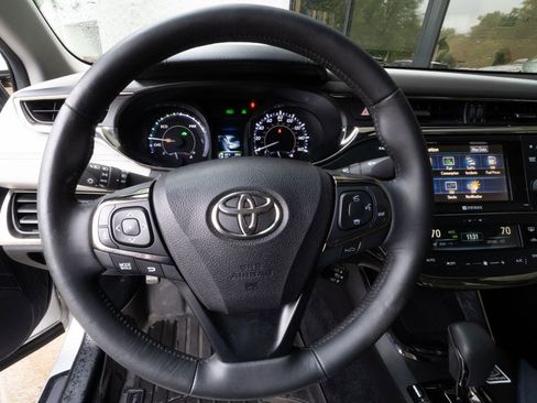Used 2014 Toyota Avalon Limited w/ Technology Package FWD image 12