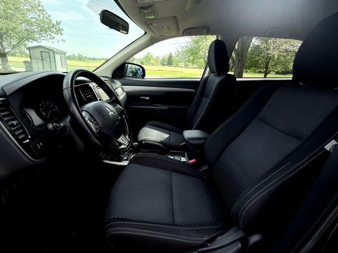 Used 2017 Mitsubishi Outlander ES AWD/4WD image 18