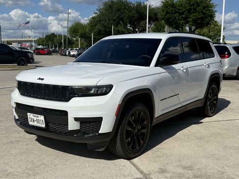 Used 2023 Jeep Grand Cherokee L Laredo image 10