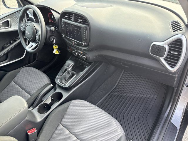 Used 2025 Kia Soul LX w/ LX Technology Package FWD image 20