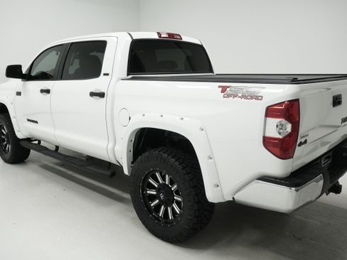 Used 2018 Toyota Tundra SR5 w/ SR5 Upgrade Package AWD/4WD image 4