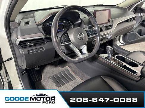 Used 2024 Nissan Altima 2.5 SR FWD image 8
