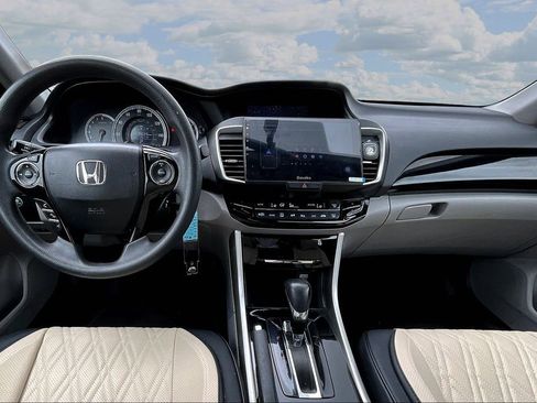 Used 2017 Honda Accord LX image 7