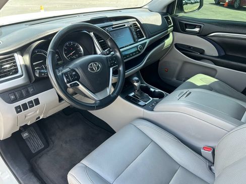 Used 2017 Toyota Highlander Limited w/ Carpet Mat Package AWD/4WD image 26