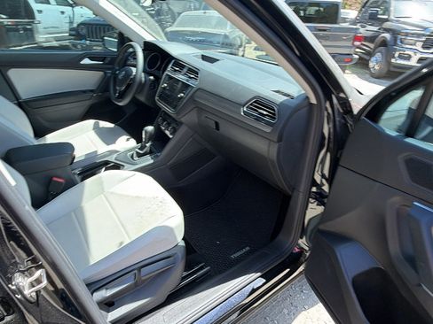 Used 2020 Volkswagen Tiguan SE FWD image 19