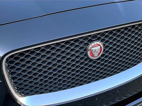 Used 2019 Jaguar F-PACE Premium AWD/4WD image 30
