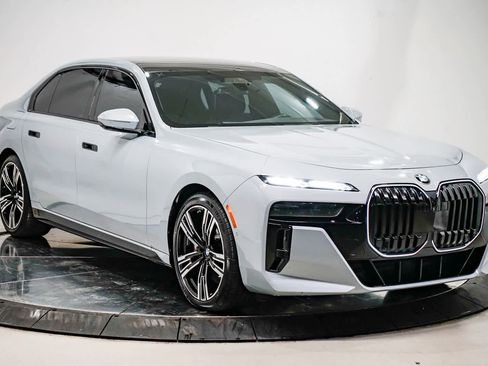 Used 2024 BMW 760i xDrive w/ Executive Package image 5