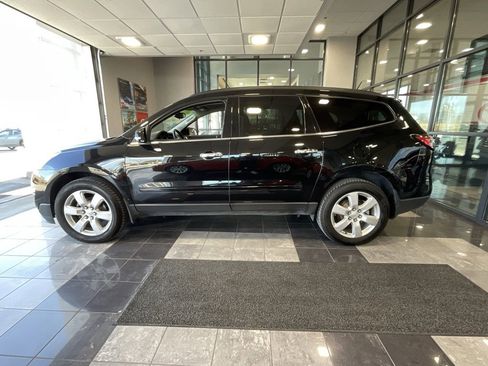 Used 2017 Chevrolet Traverse LT w/ Style and Technology Package image 4