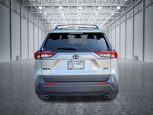 Used 2025 Toyota RAV4 XLE AWD/4WD image 9