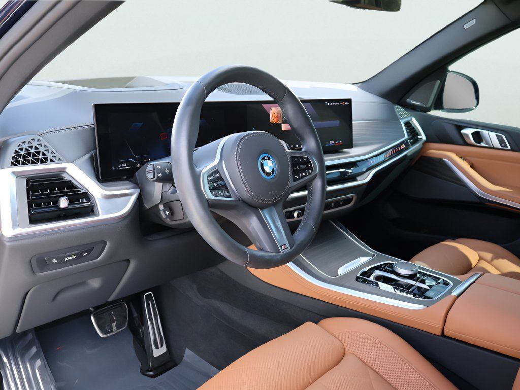 Used 2025 BMW X5 xDrive50e w/ M Sport Package AWD/4WD image 19