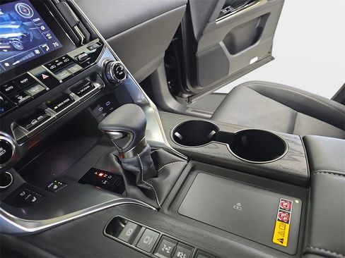 Certified 2025 Lexus LX 600 4WD w/ Luxury Package image 28