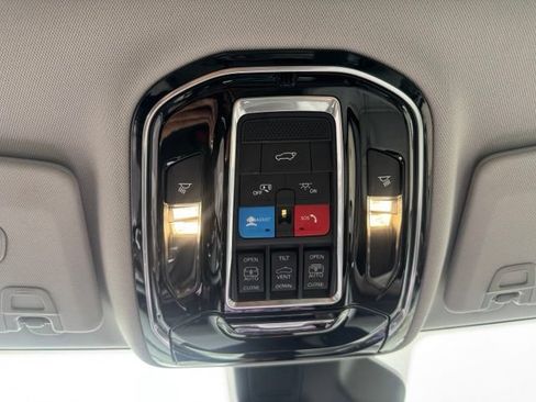 Used 2022 Jeep Grand Cherokee Summit w/ MOPAR Finishing Package AWD/4WD image 37