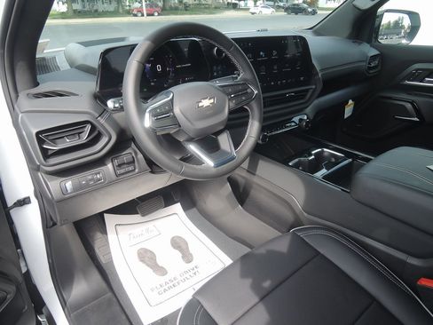 New 2025 Chevrolet Silverado EV LT image 6