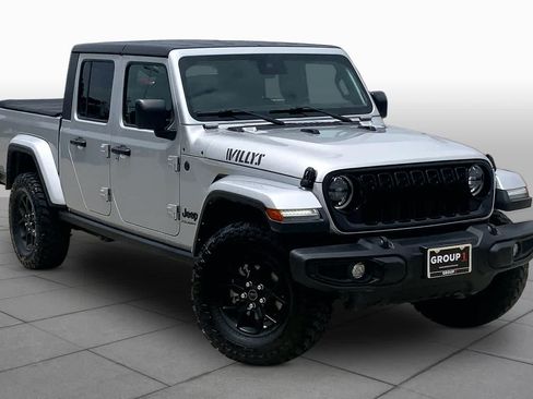 Used 2024 Jeep Gladiator Sport AWD/4WD image 5