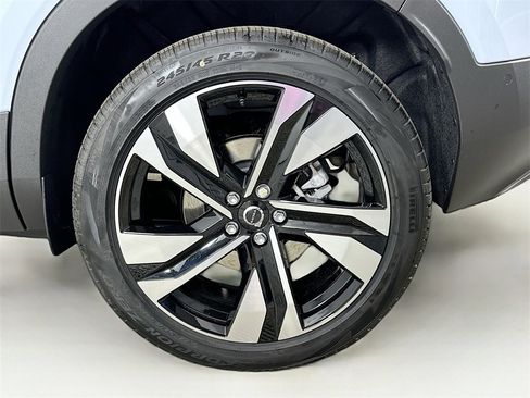 Used 2025 Volvo XC40 B5 Plus w/ Protection Package Premier image 24