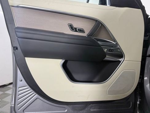 Used 2023 Land Rover Range Rover Long Wheelbase SE image 14