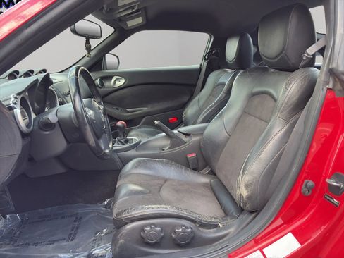 Used 2009 Nissan 370Z Touring image 18
