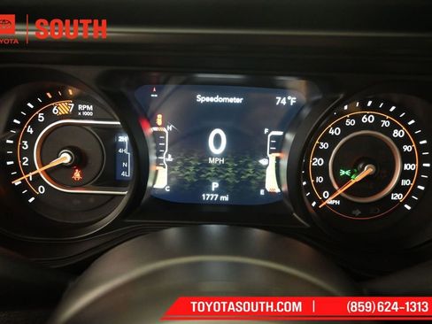 Used 2026 Jeep Wrangler Unlimited Rubicon AWD/4WD image 12