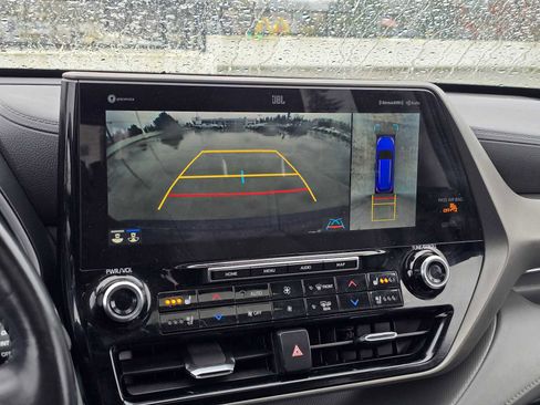 Used 2022 Toyota Highlander Limited image 23