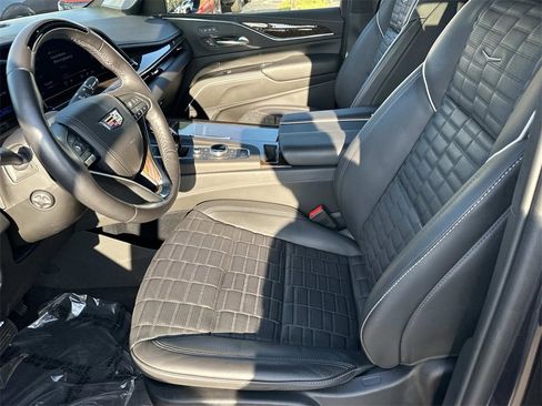 Used 2024 Cadillac Escalade ESV Sport Platinum image 16