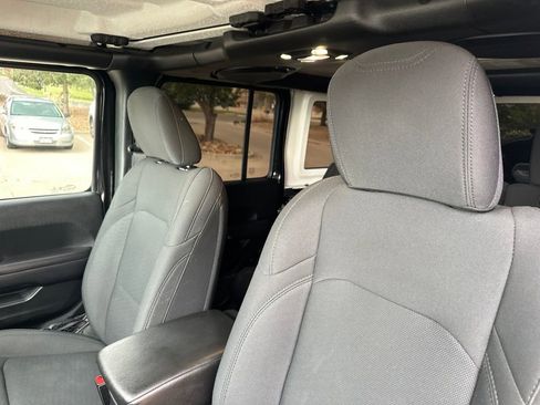 Used 2019 Jeep Wrangler Unlimited Sport S AWD/4WD image 16