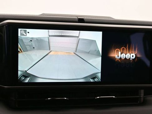 Used 2025 Jeep Gladiator Sport AWD/4WD image 18