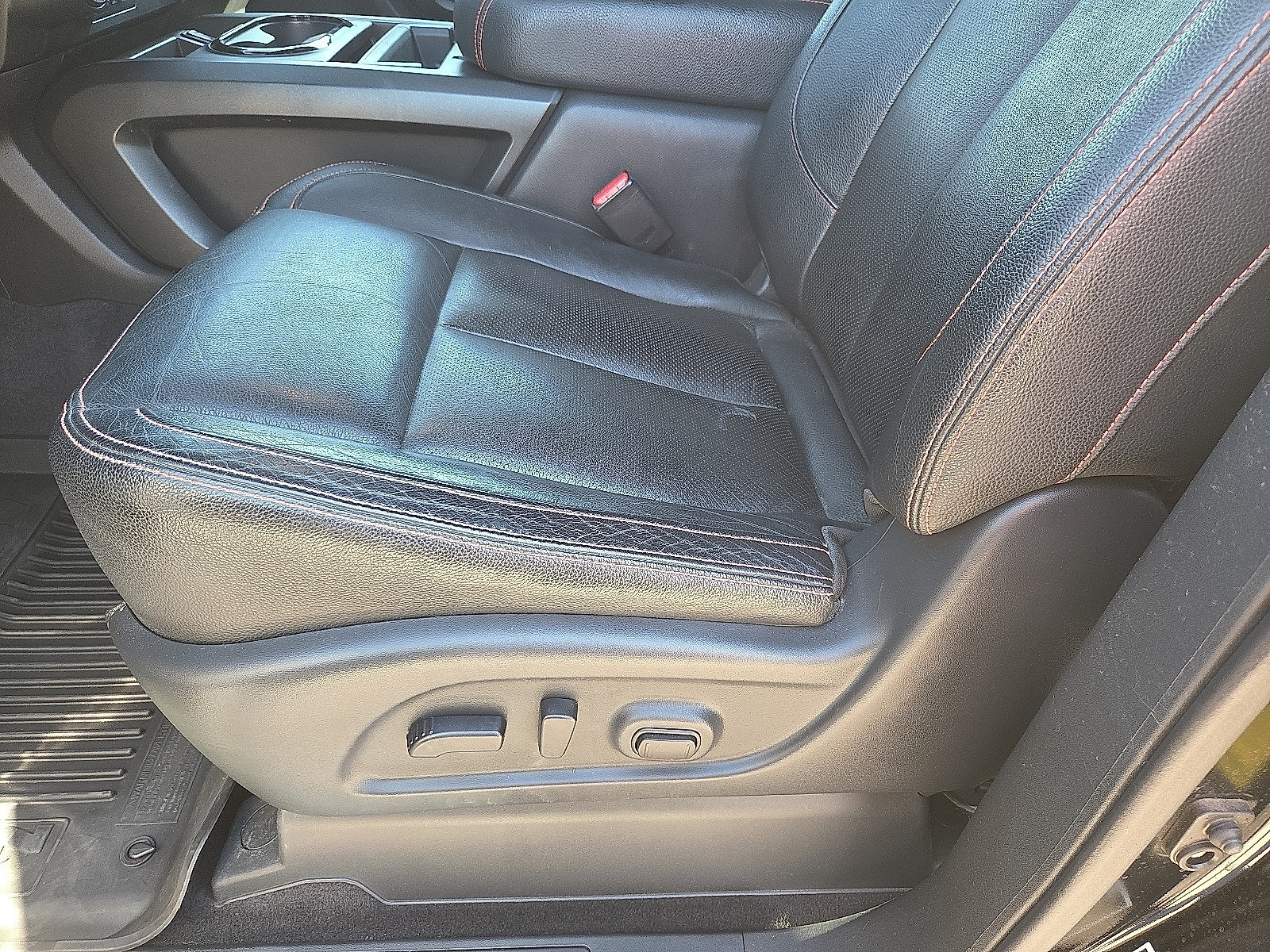 Used 2023 Nissan Titan PRO-4X w/ Pro-4x Convenience Package AWD/4WD image 21