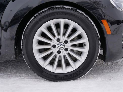 Used 2019 Volkswagen Beetle 2.0T SE image 9