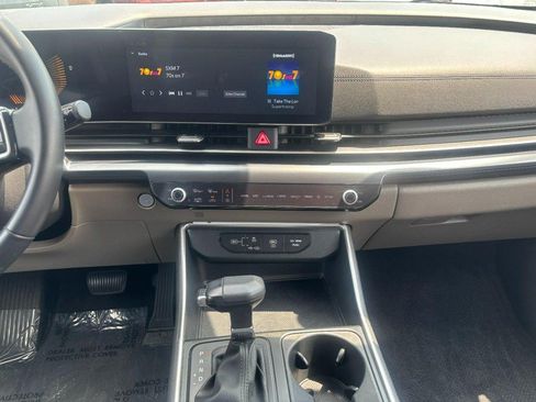 Used 2025 Kia Carnival FWD image 15