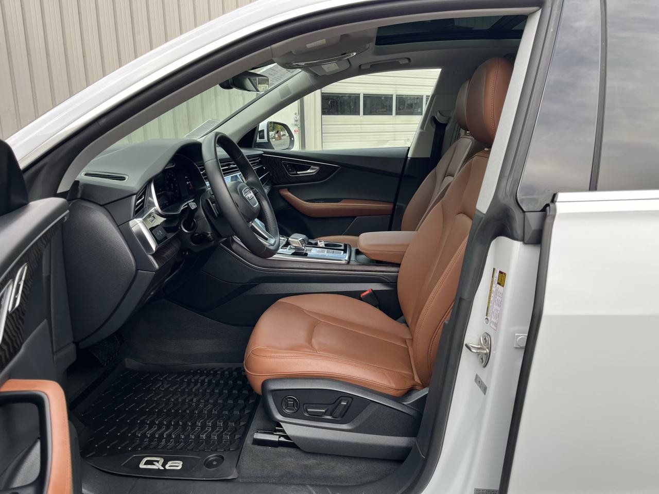 Used 2022 Audi Q8 Premium Plus AWD/4WD image 3