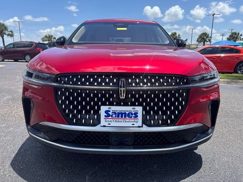 Used 2024 Lincoln Nautilus Premier AWD/4WD image 7