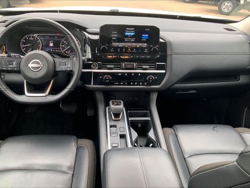 Used 2024 Nissan Pathfinder SL FWD image 16
