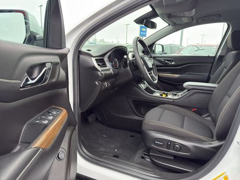 Used 2023 GMC Acadia SLE w/ Driver Convenience Package image 12