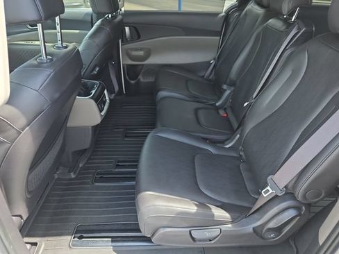 Used 2025 Kia Carnival SX FWD image 32