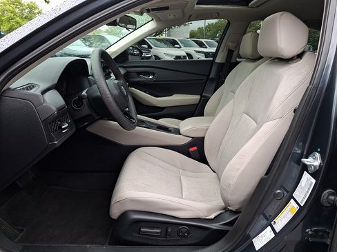 Used 2023 Honda Accord EX image 13