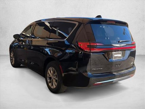 New 2026 Chrysler Pacifica Select AWD/4WD image 9