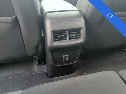 Used 2020 Chevrolet Equinox LT FWD image 11