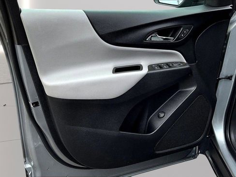 Used 2023 Chevrolet Equinox LT w/ Driver Convenience Package image 19